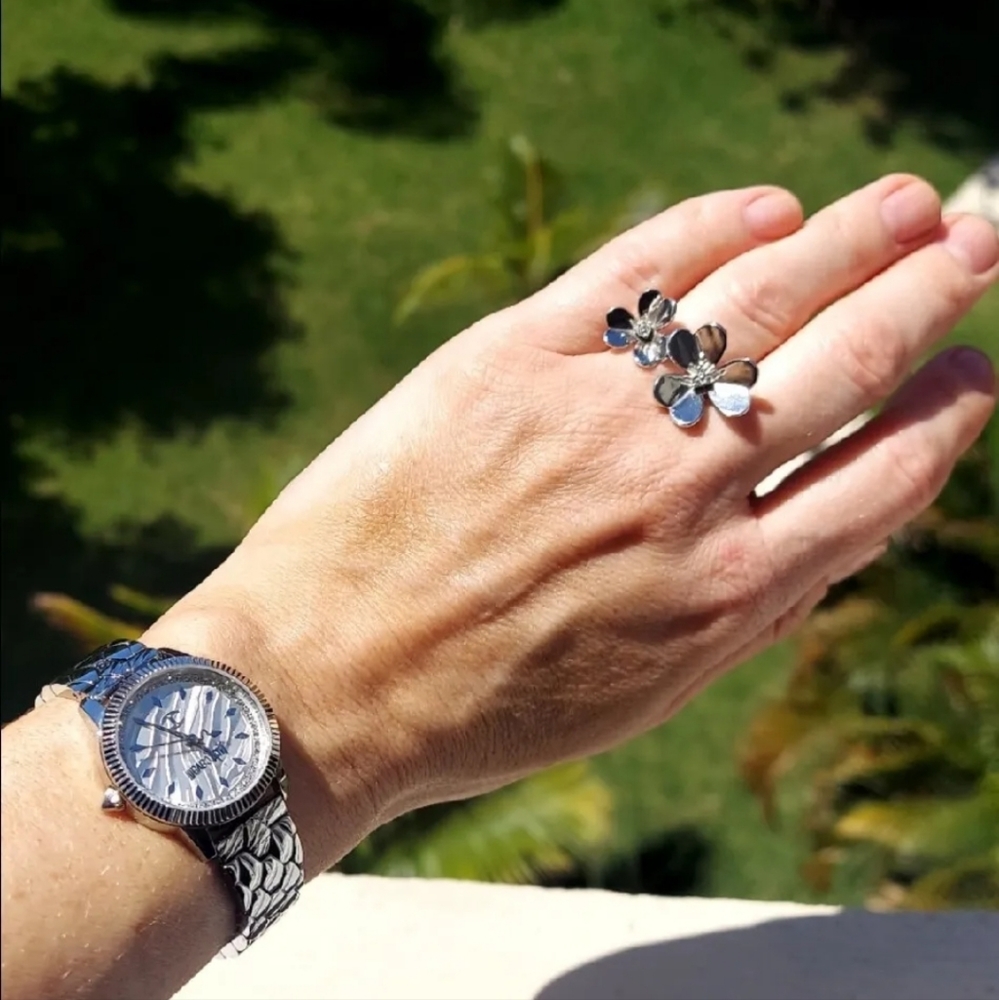 18k white gold Clover/ flower/ diamond ring for women.